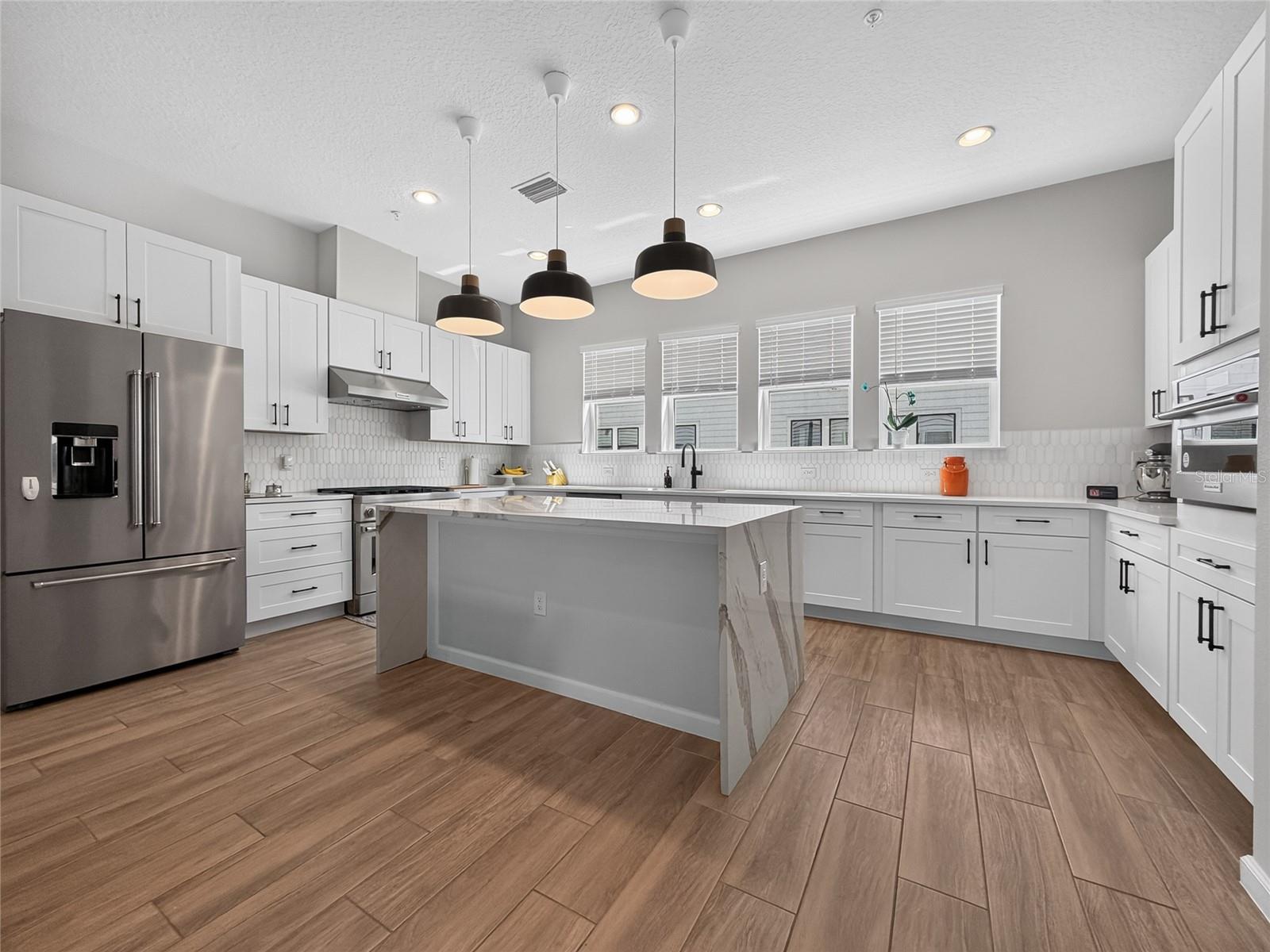 Listing photo 3 for 2154 Whitney Marsh Aly