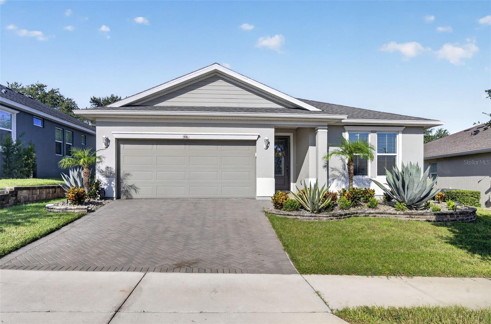 Listing photo 2 for 306 Alcove Dr