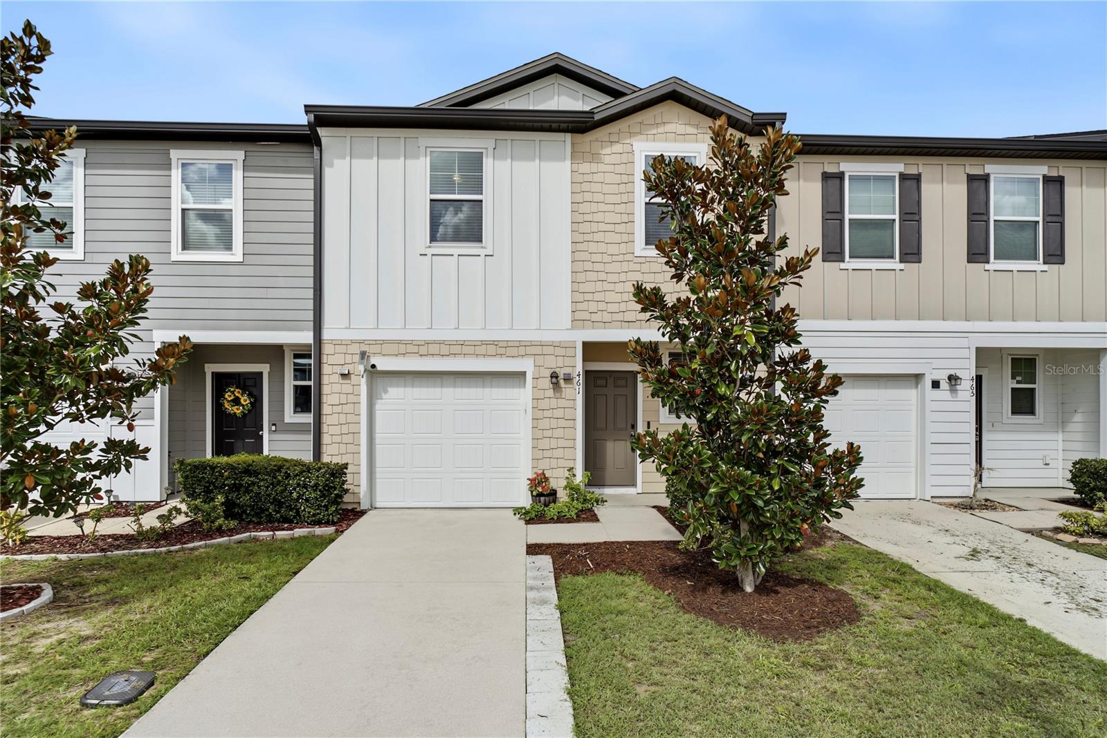 Listing photo 1 for 461 Madison Dr