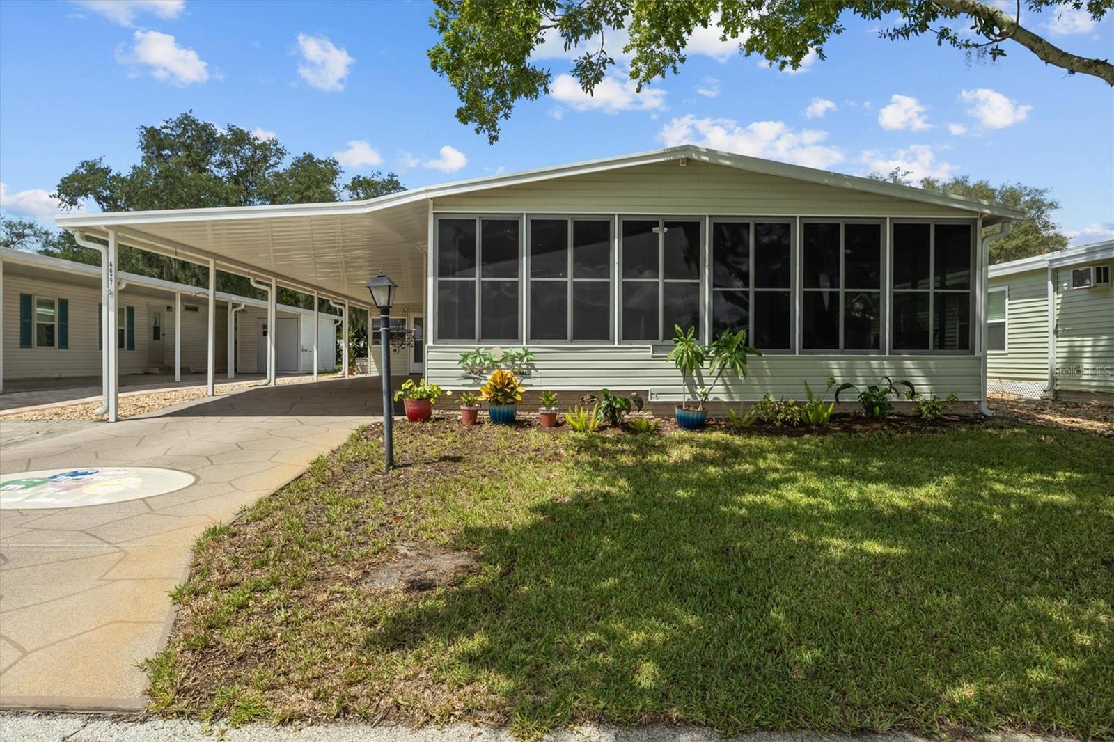 Listing photo 1 for 6627 Westchester Dr Ne