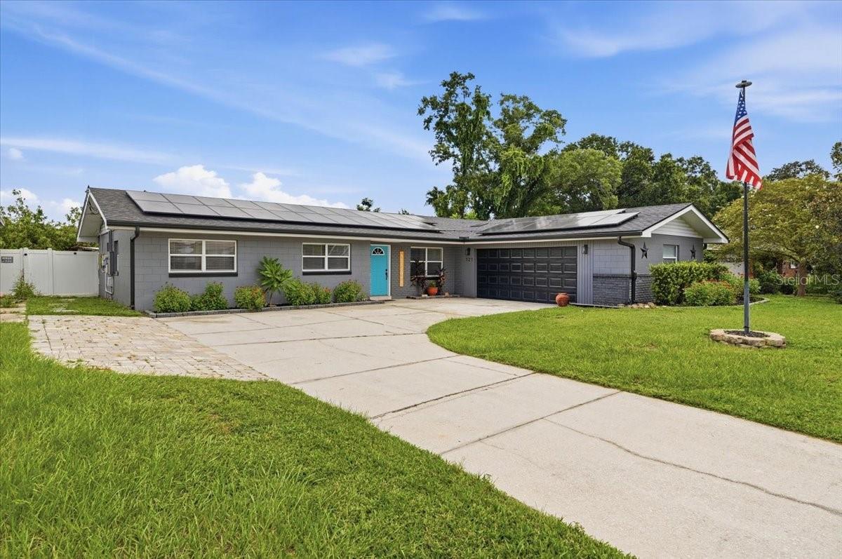 Listing photo 2 for 121 Lowell Rd