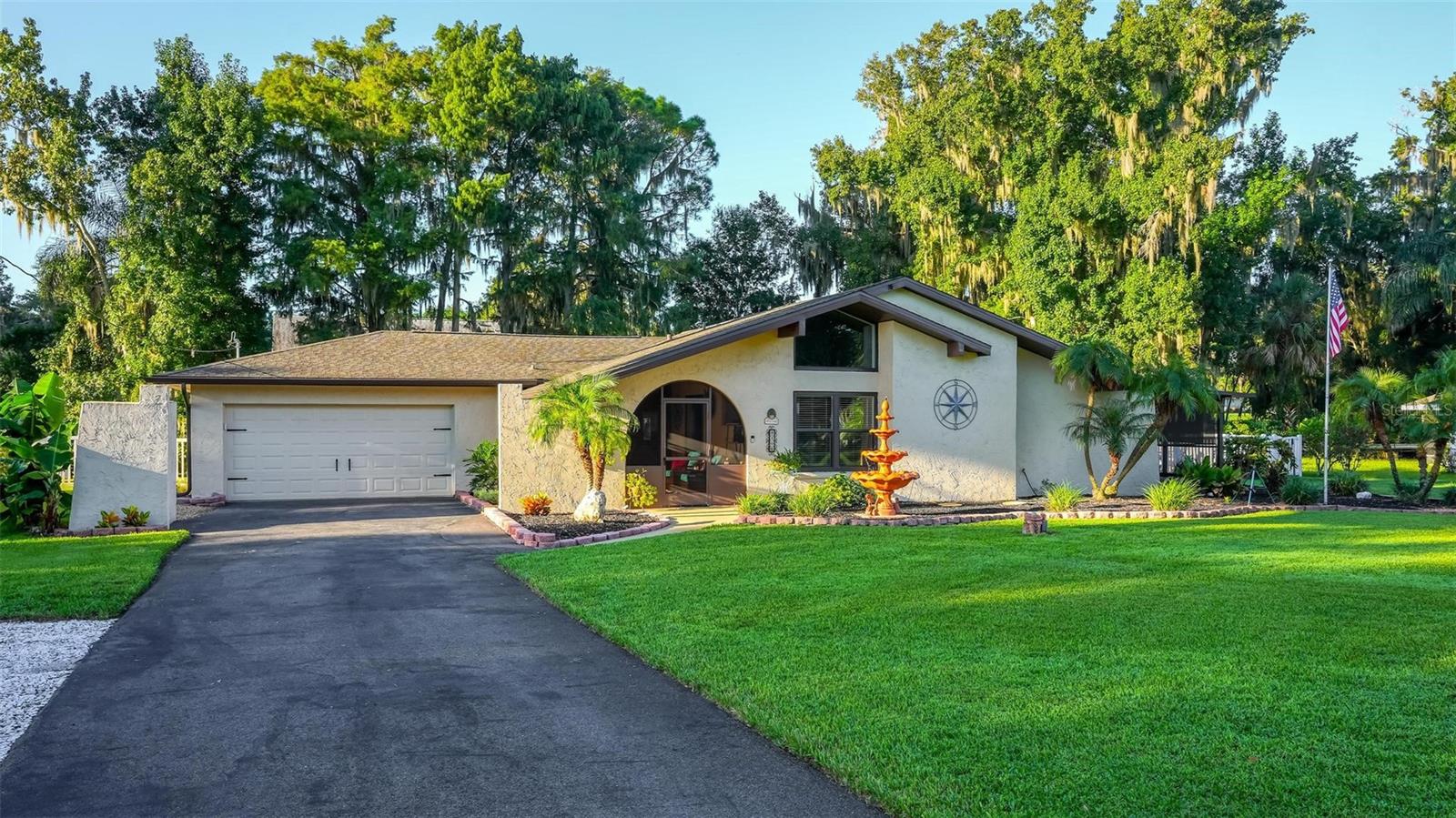 Listing photo 1 for 8106 Spring Dr