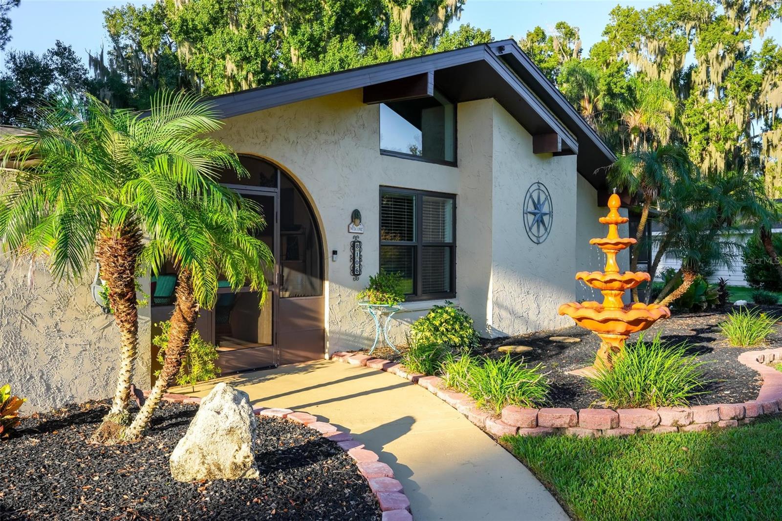 Listing photo 3 for 8106 Spring Dr