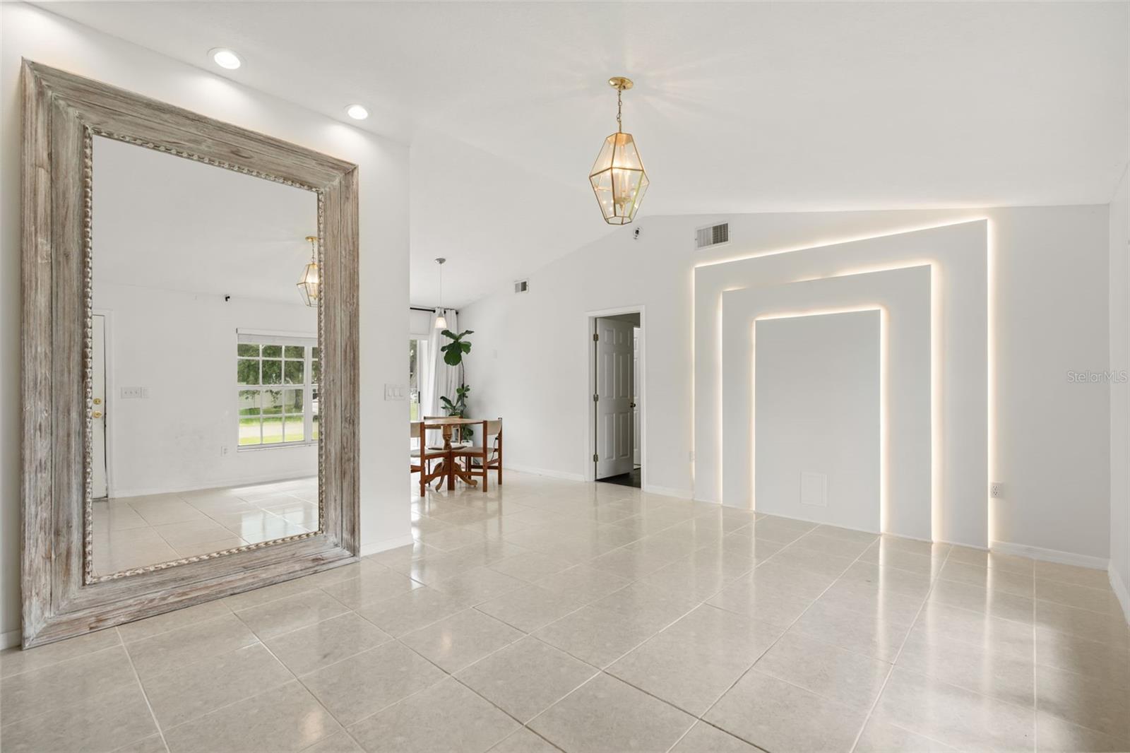 Listing photo 2 for 605 Tamarin Ln