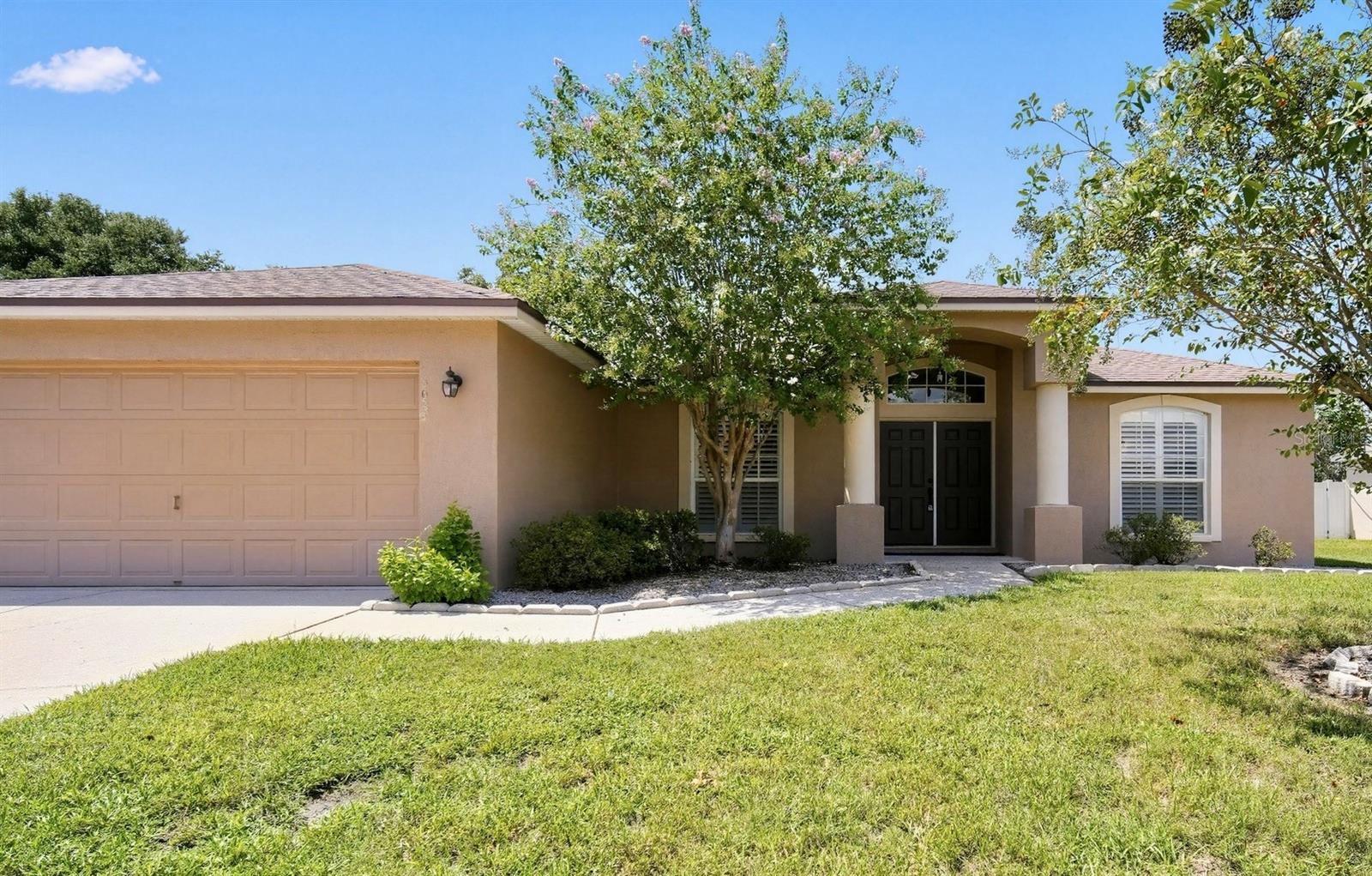 Listing photo 1 for 5625 Fischer Dr