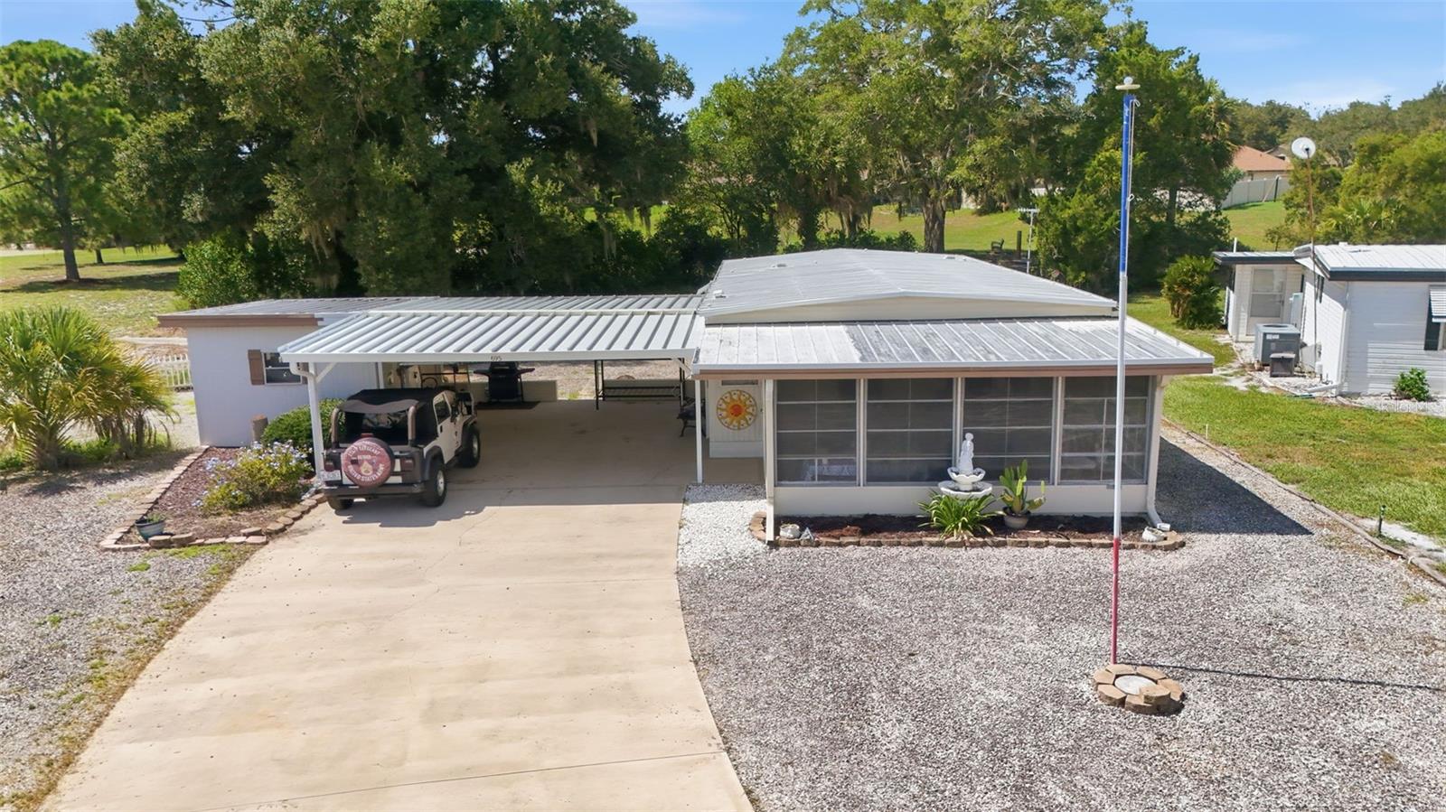 Listing photo 1 for 695 Buccaneer Blvd