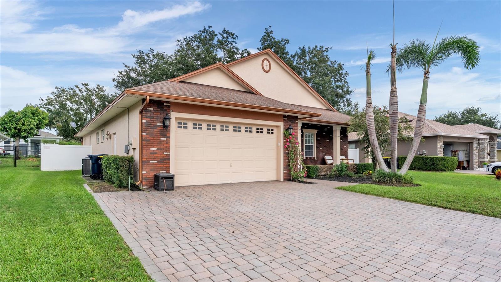 Listing photo 1 for 116 Bentley Oaks Blvd