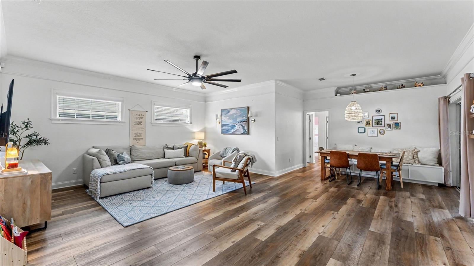 Listing photo 2 for 116 Bentley Oaks Blvd