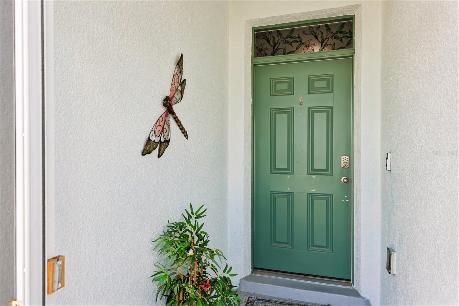 Listing photo 3 for 1768 Henin Cir