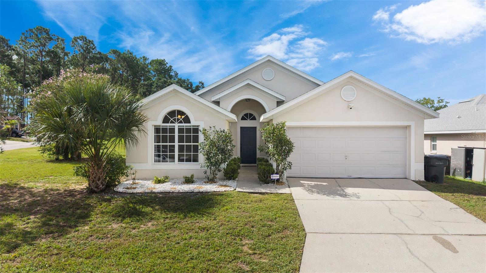 Listing photo 1 for 173 Hillside Dr