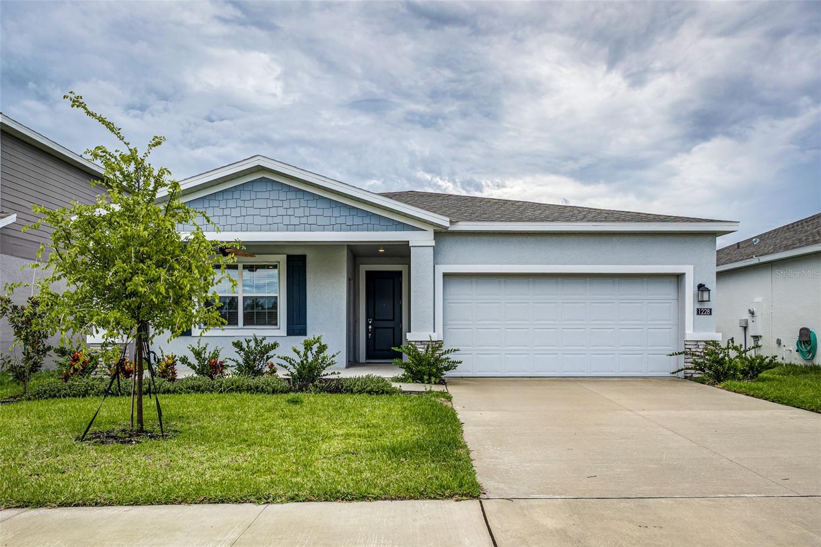 Listing photo 2 for 1228 Tyler Loop