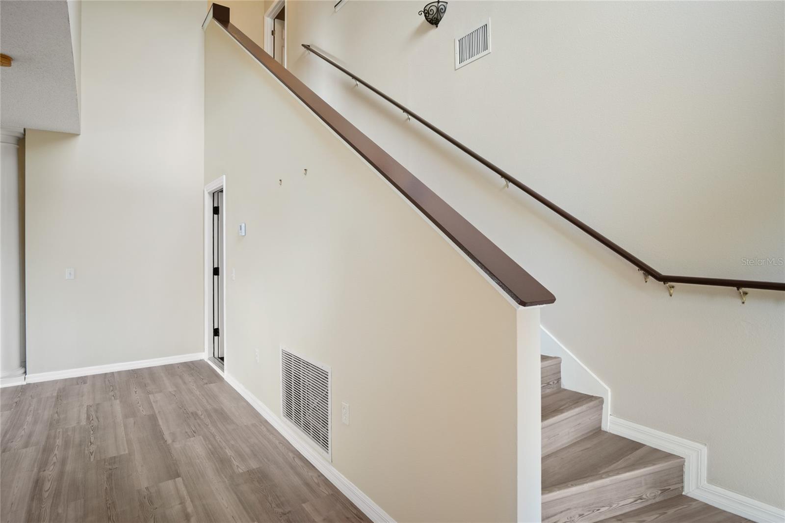 Listing photo 3 for 133 Inconnu Ct