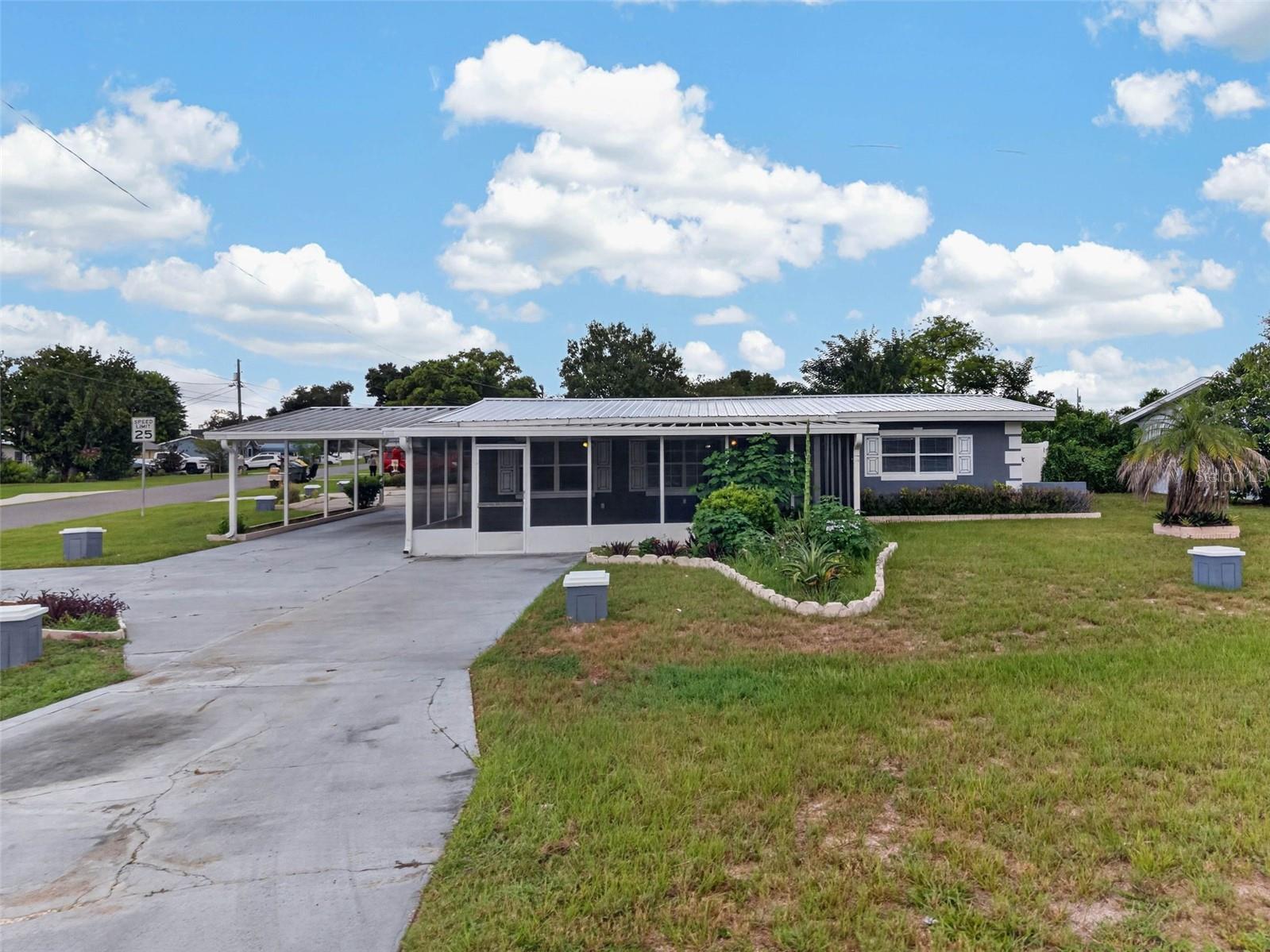 Listing photo 3 for 4924 Washington St