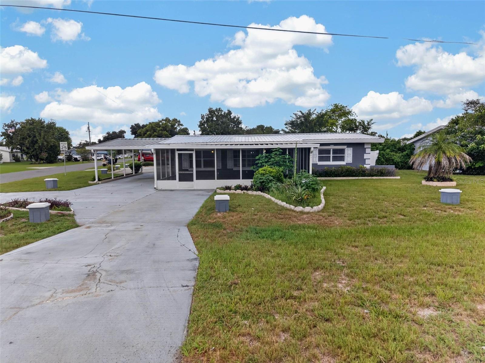 Listing photo 1 for 4924 Washington St