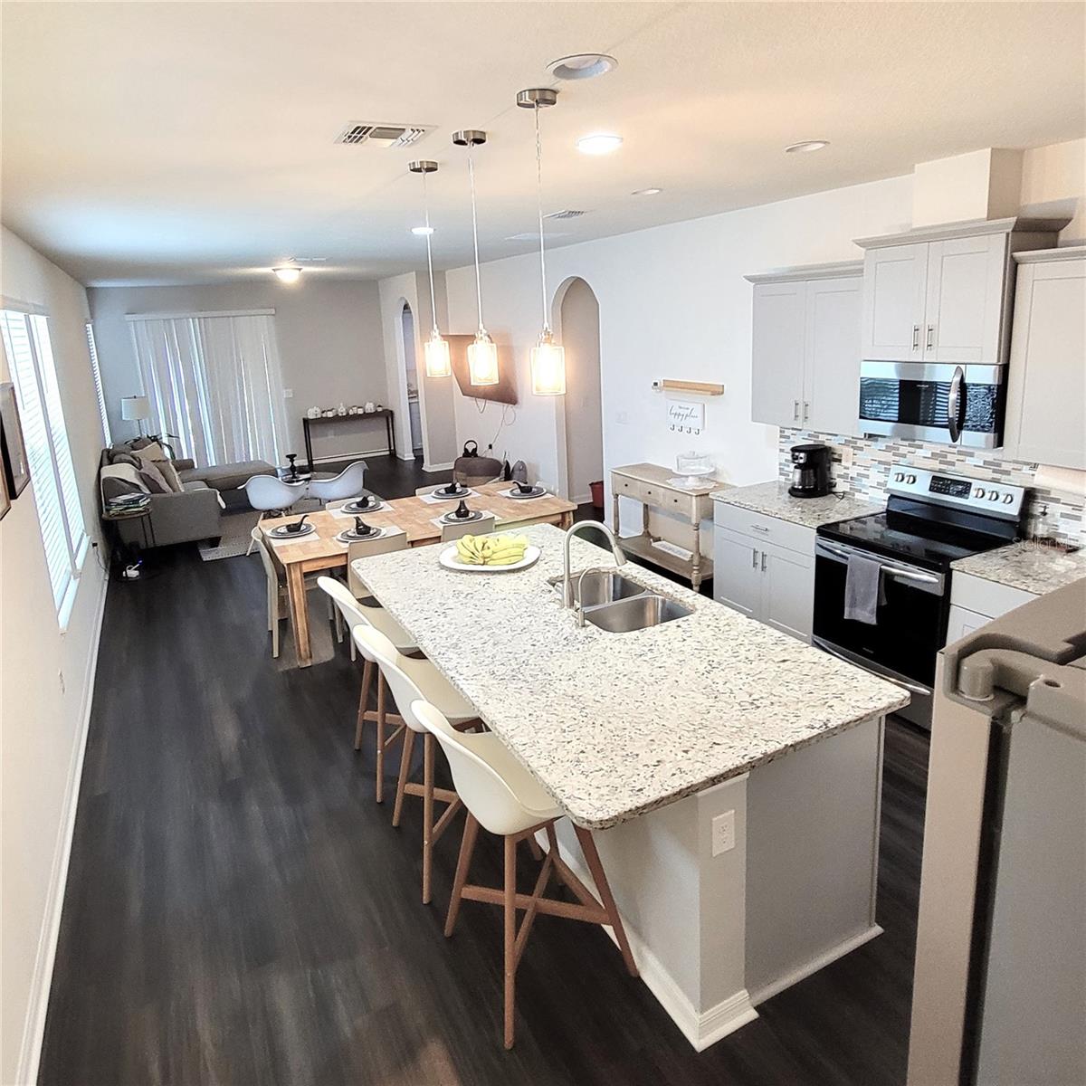 Listing photo 3 for 9456 Komika Ln
