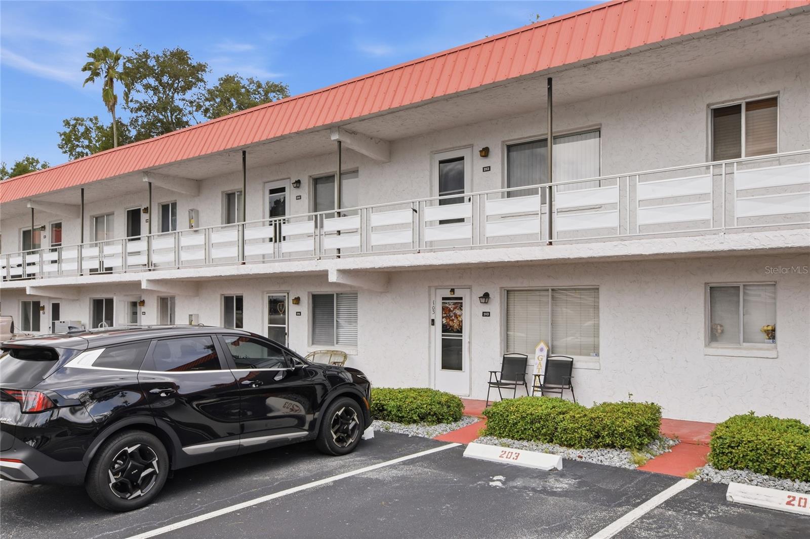Listing photo 2 for 1100 Martinique Dr #203