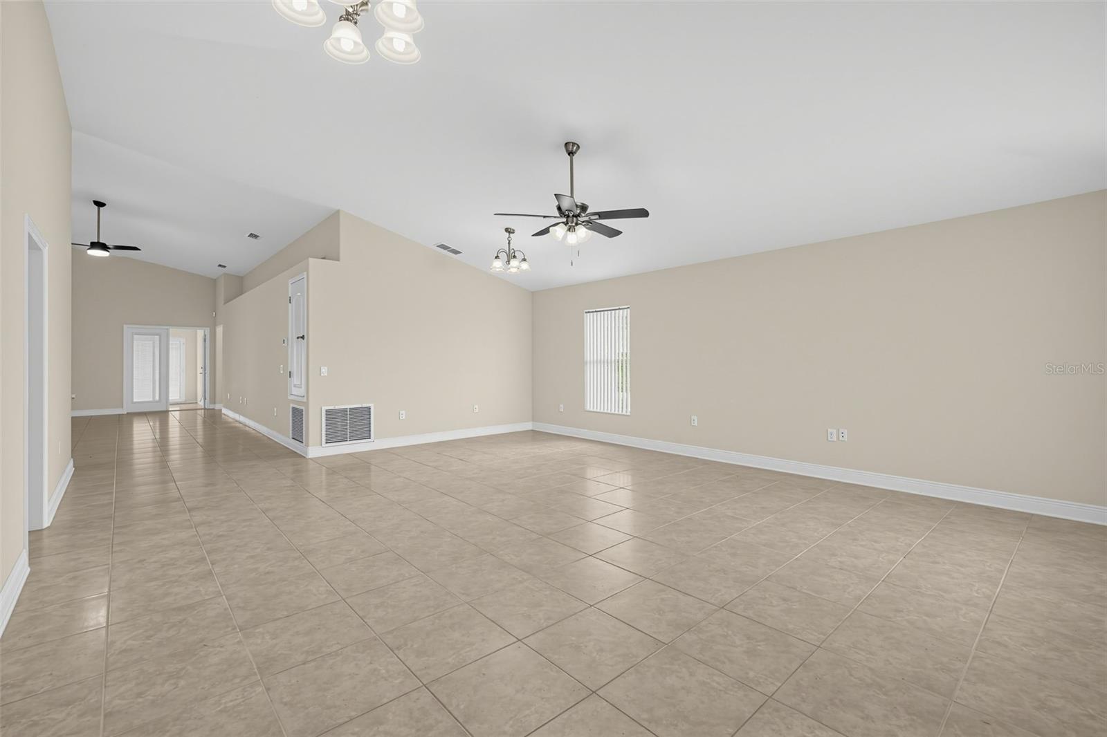 Listing photo 3 for 1170 Kittansett Ln