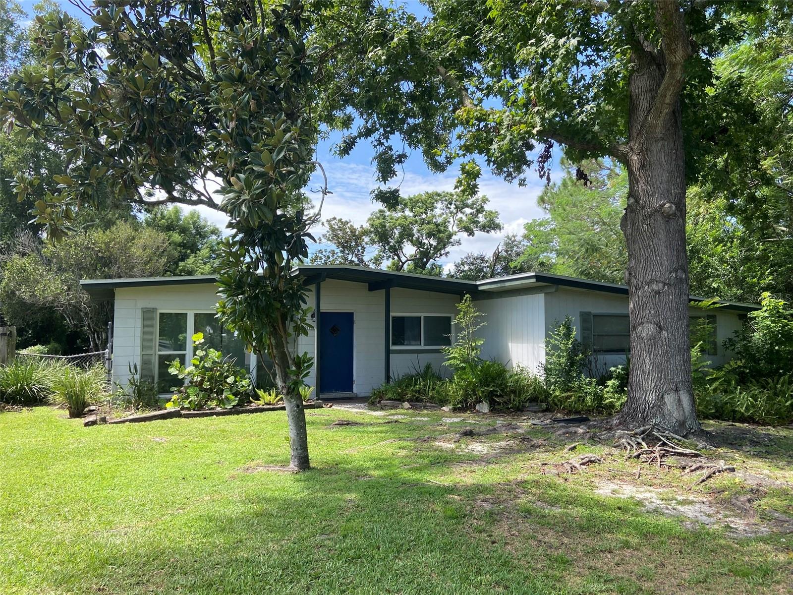 2122 RIDGE DRIVE