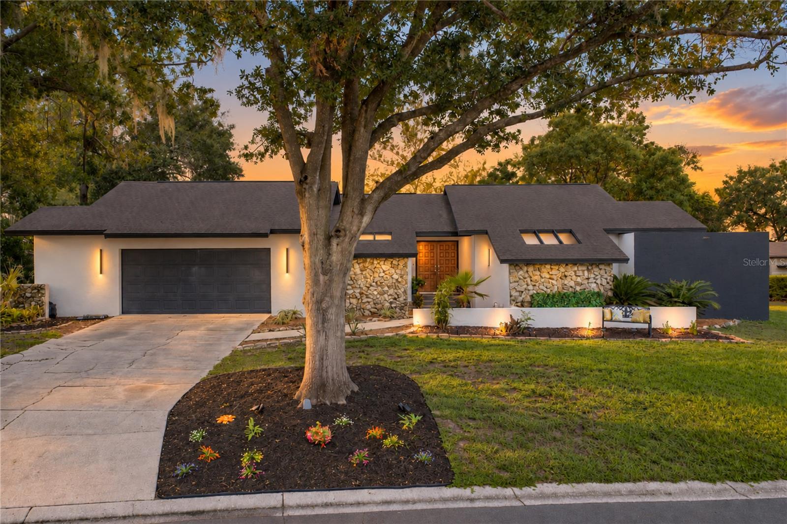 Listing photo 1 for 6745 Englelake Dr