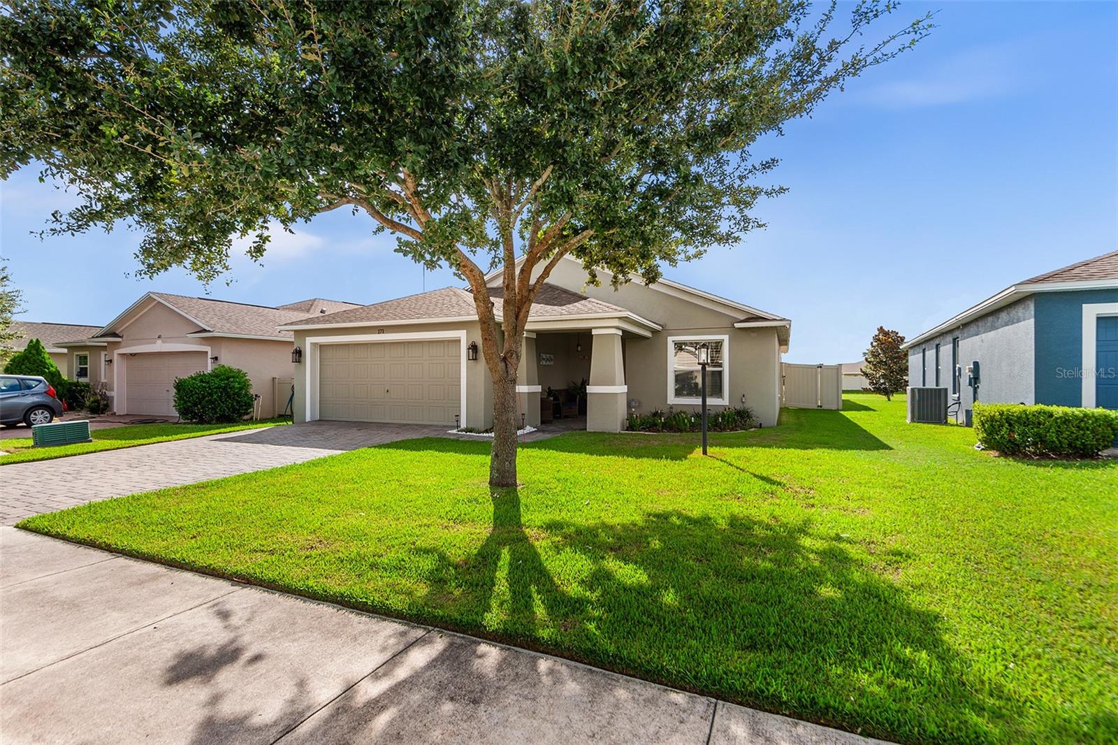 Listing photo 2 for 171 Lake Mariana Pl