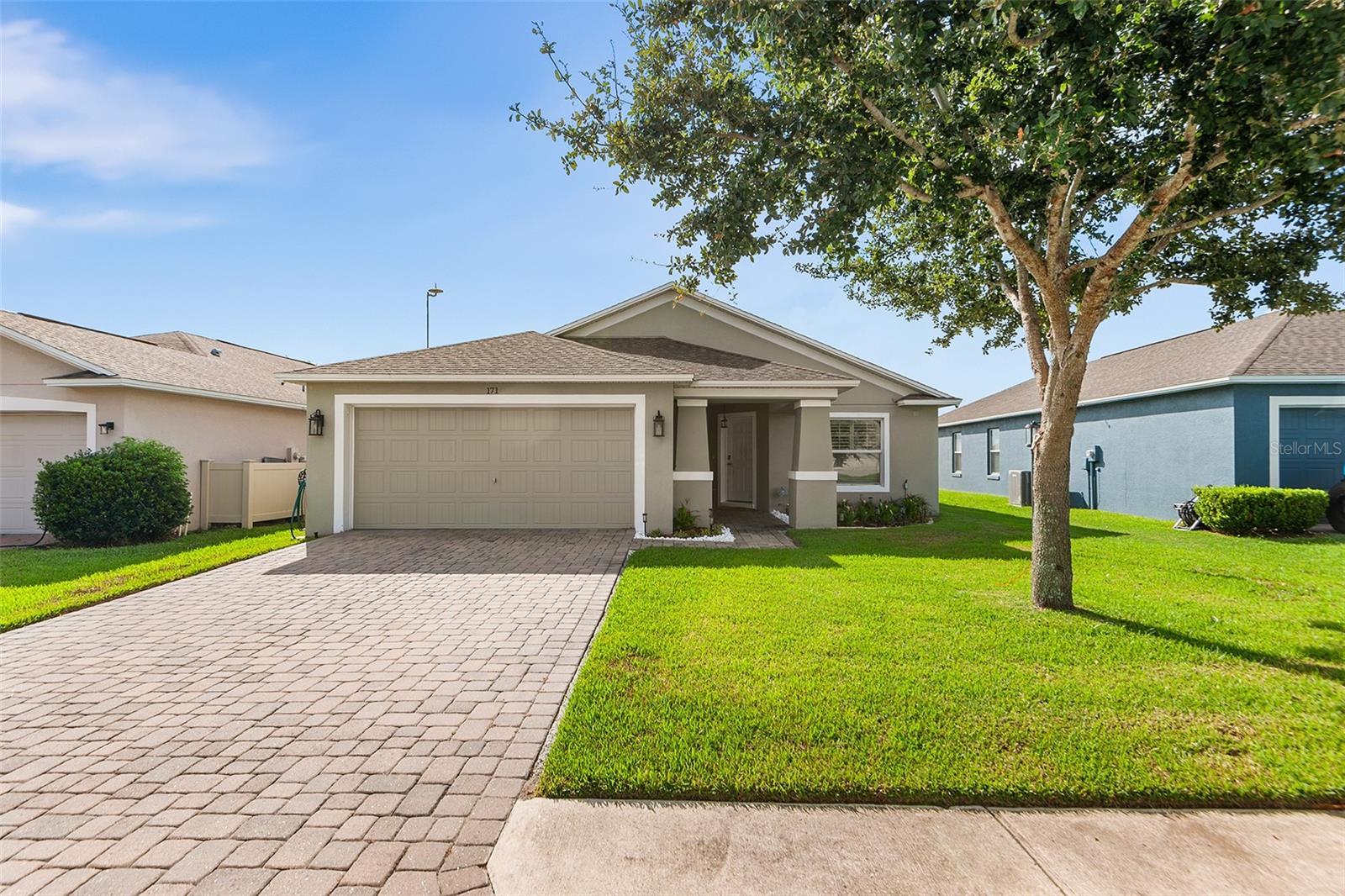 Listing photo 1 for 171 Lake Mariana Pl