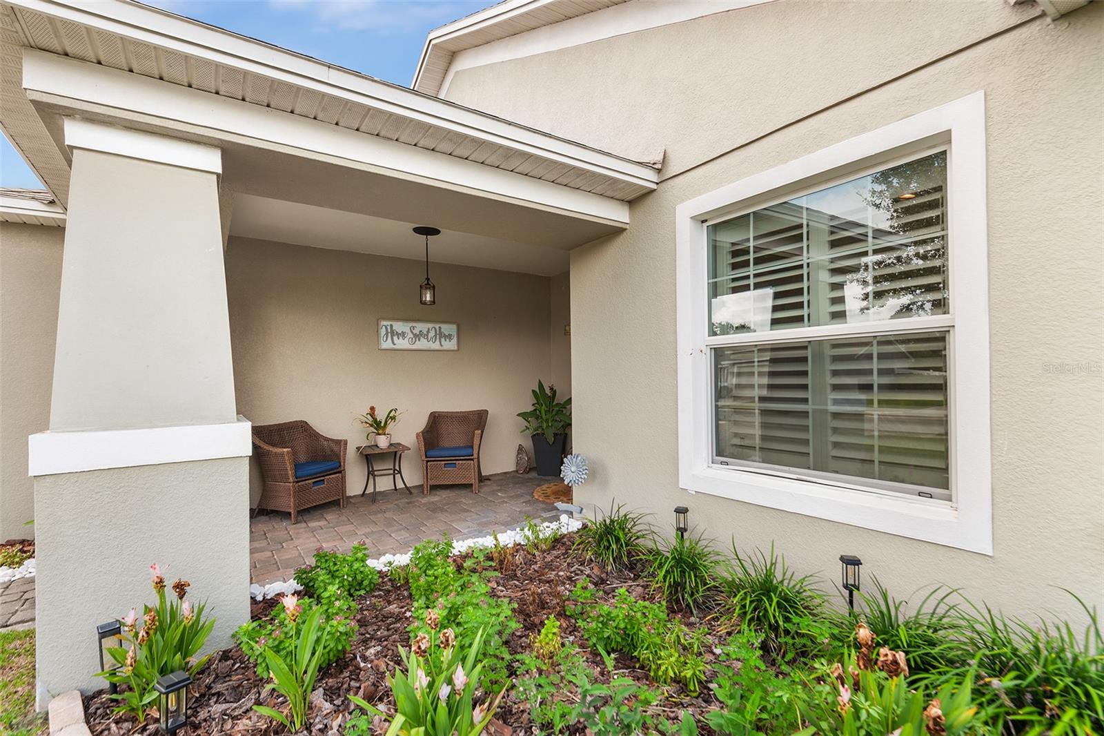 Listing photo 3 for 171 Lake Mariana Pl