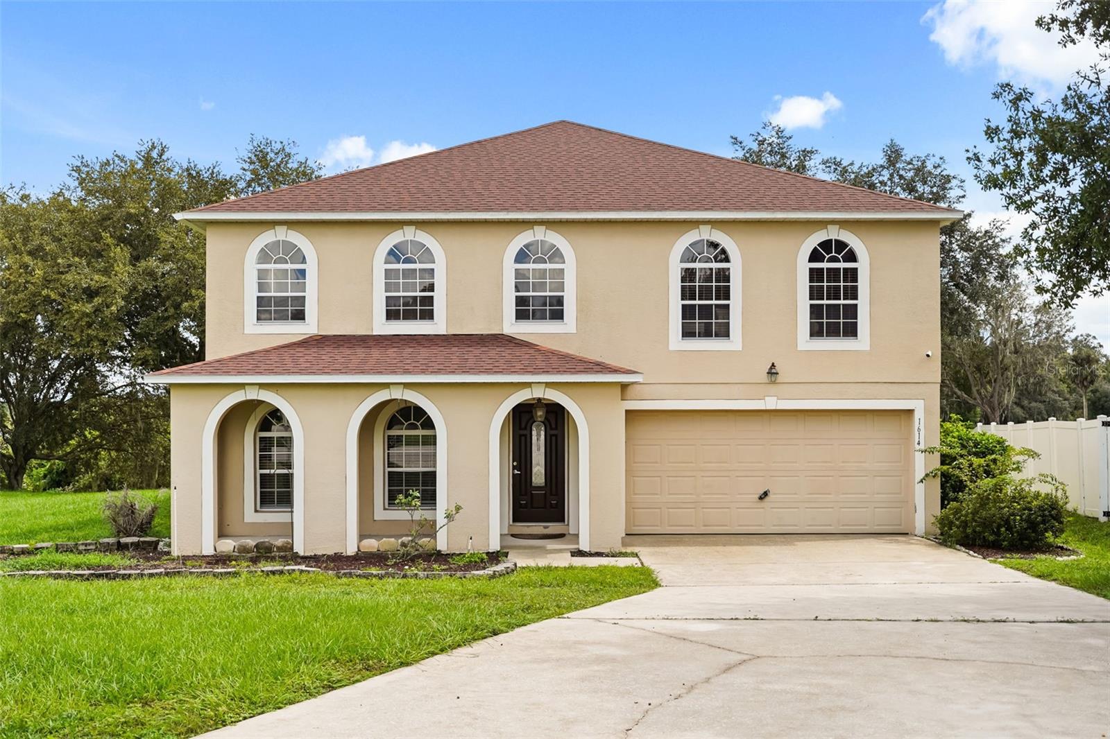 Listing photo 1 for 1614 Ridgemoor Dr
