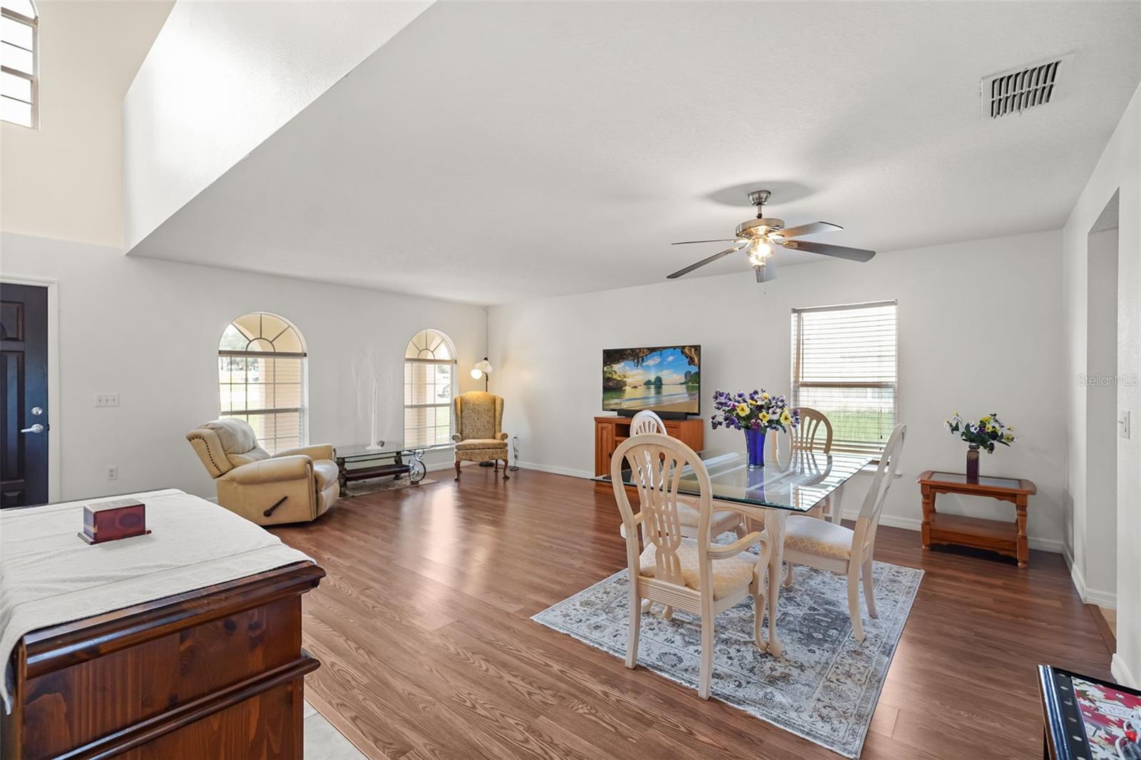 Listing photo 3 for 1614 Ridgemoor Dr