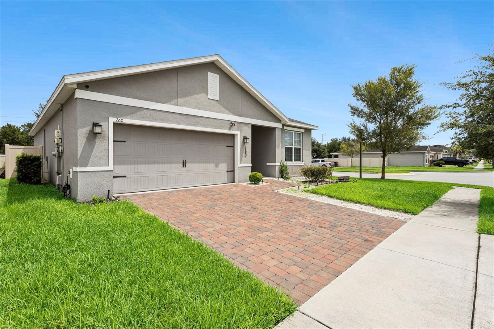 Listing photo 1 for 260 Whirlaway Dr