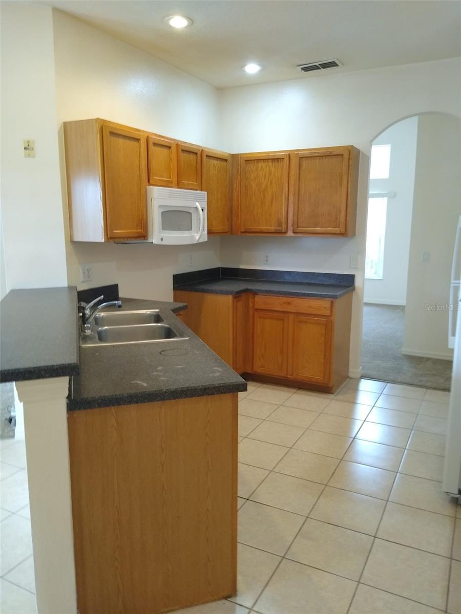 Listing photo 3 for 2911 Sweetspire Cir