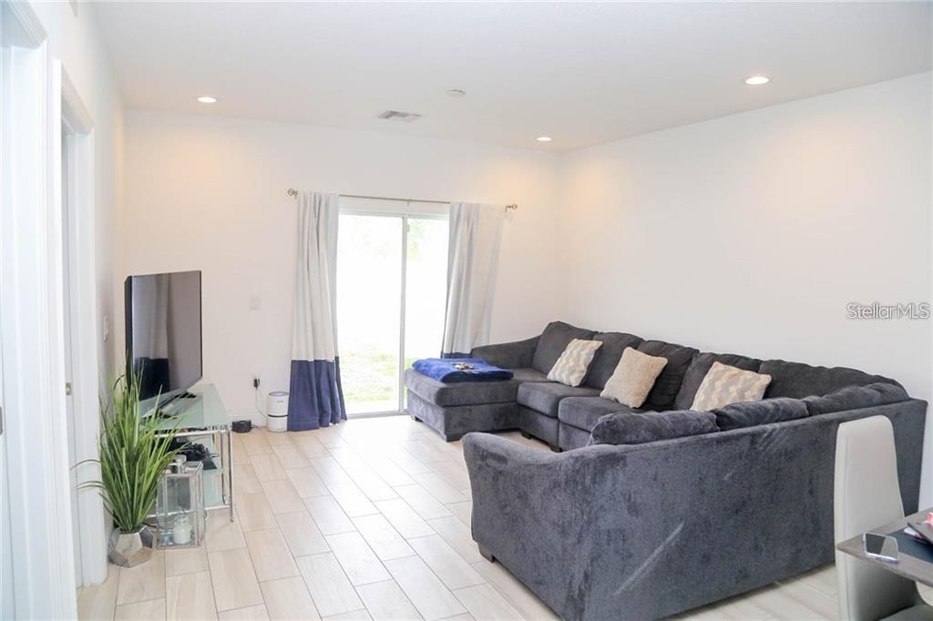 Listing photo 3 for 669 Lake Shore Pkwy
