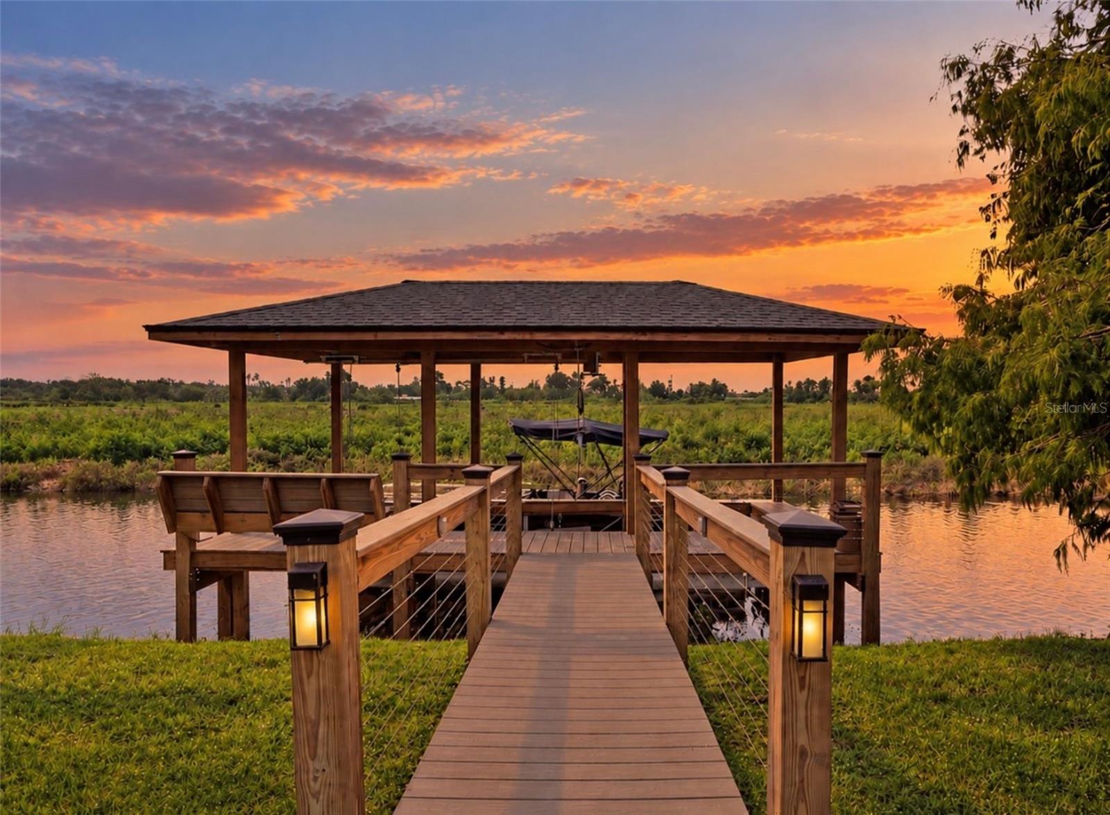 Listing photo 1 for 720 Barefoot Bay Loop