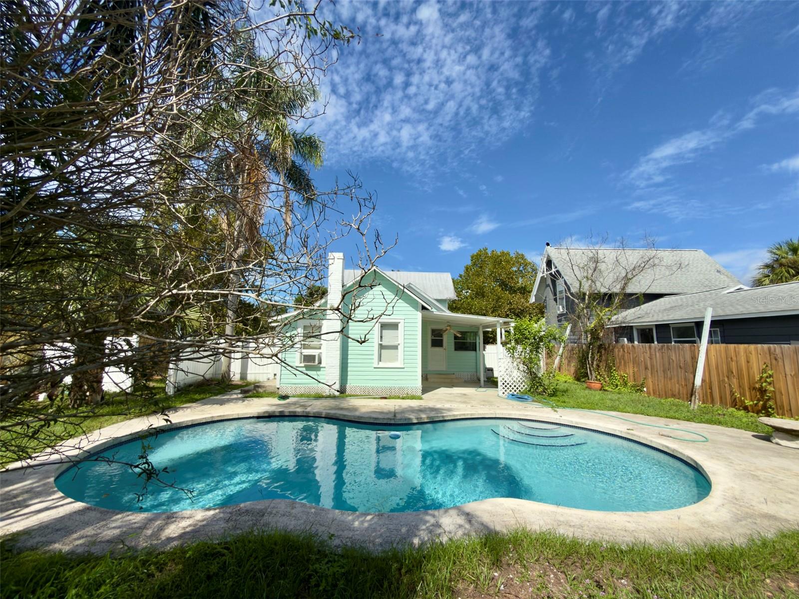 Listing photo 2 for 21 S Mary St