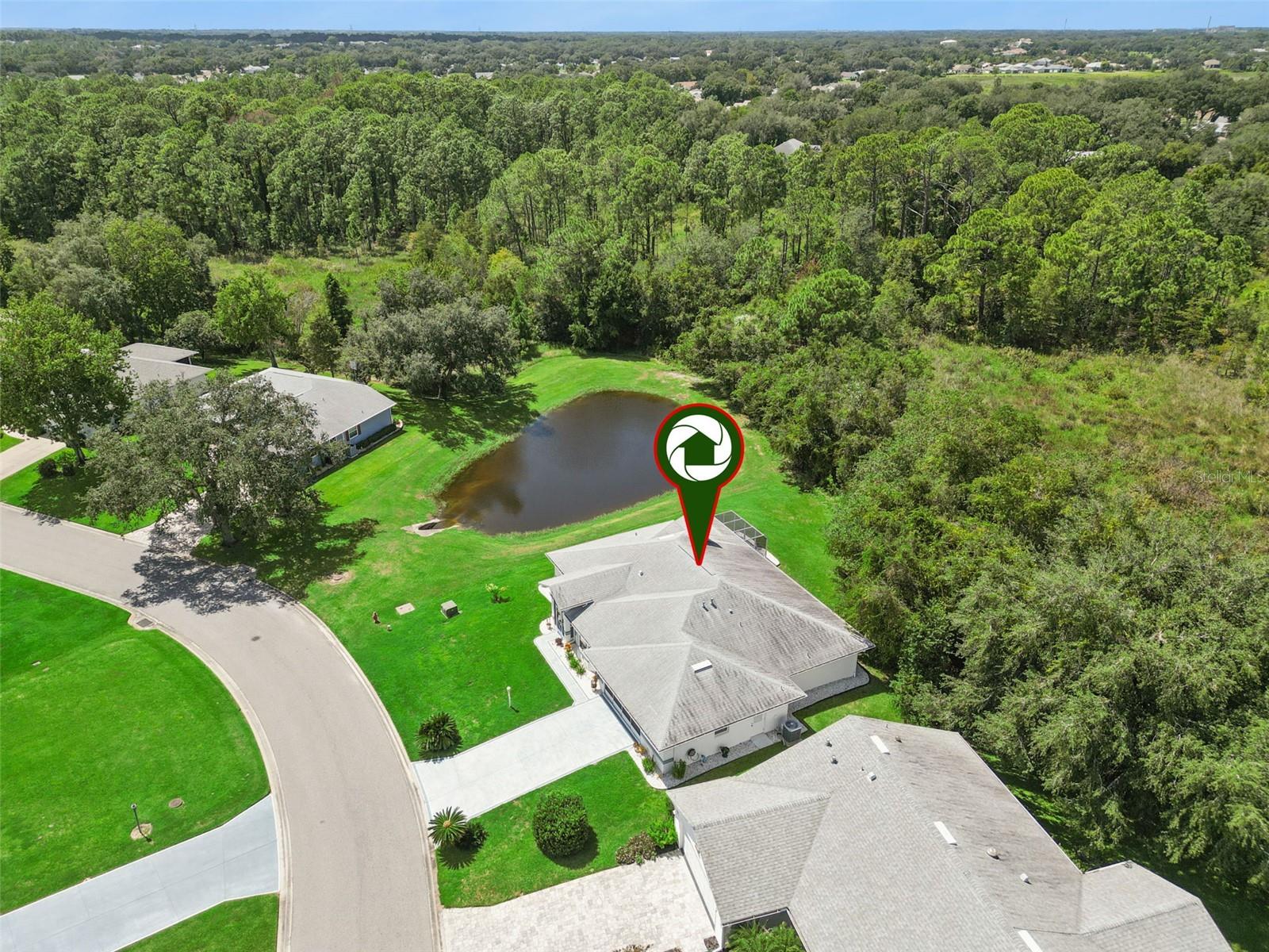 Listing photo 3 for 27138 Racquet Cir