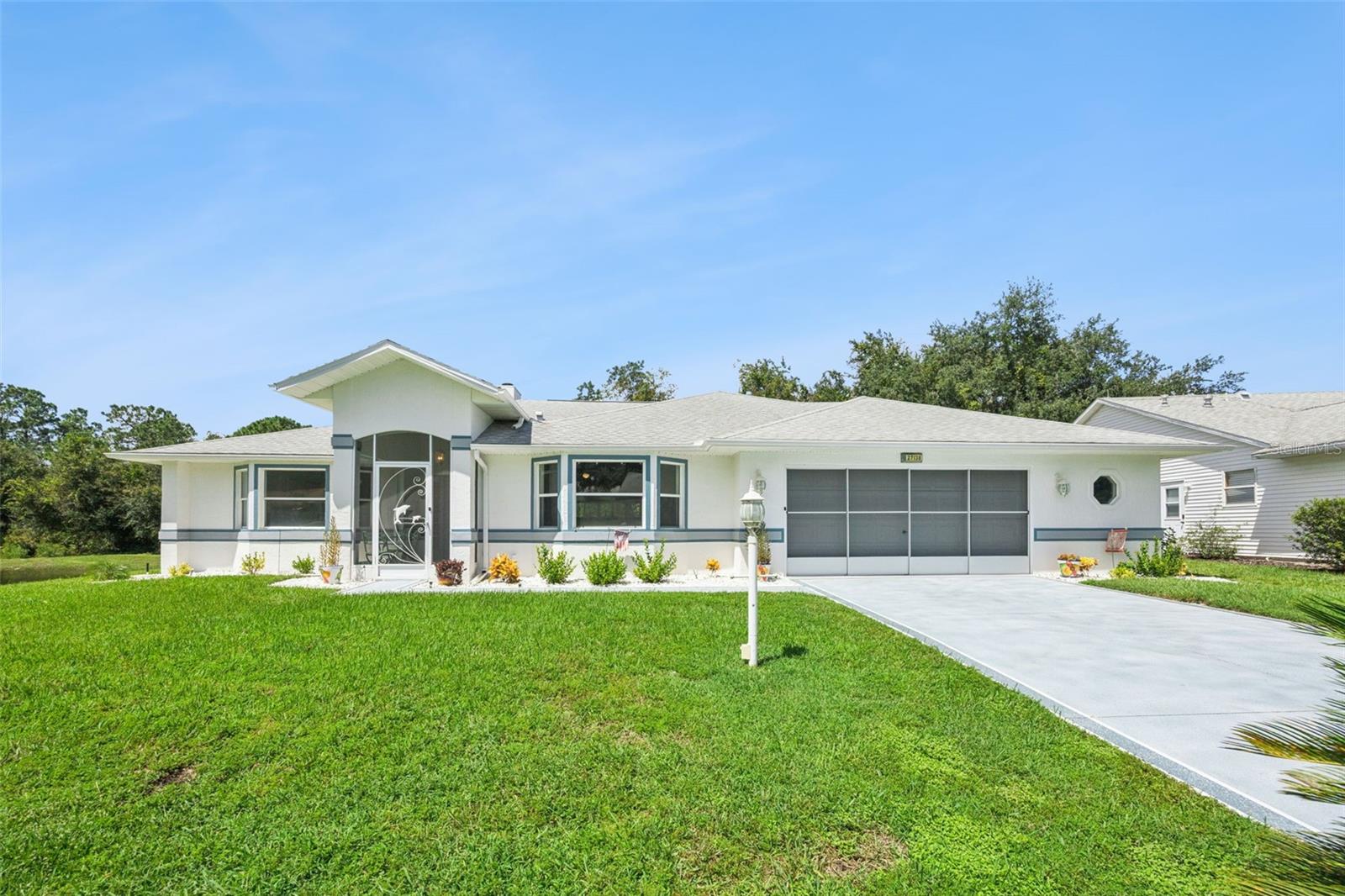 Listing photo 2 for 27138 Racquet Cir