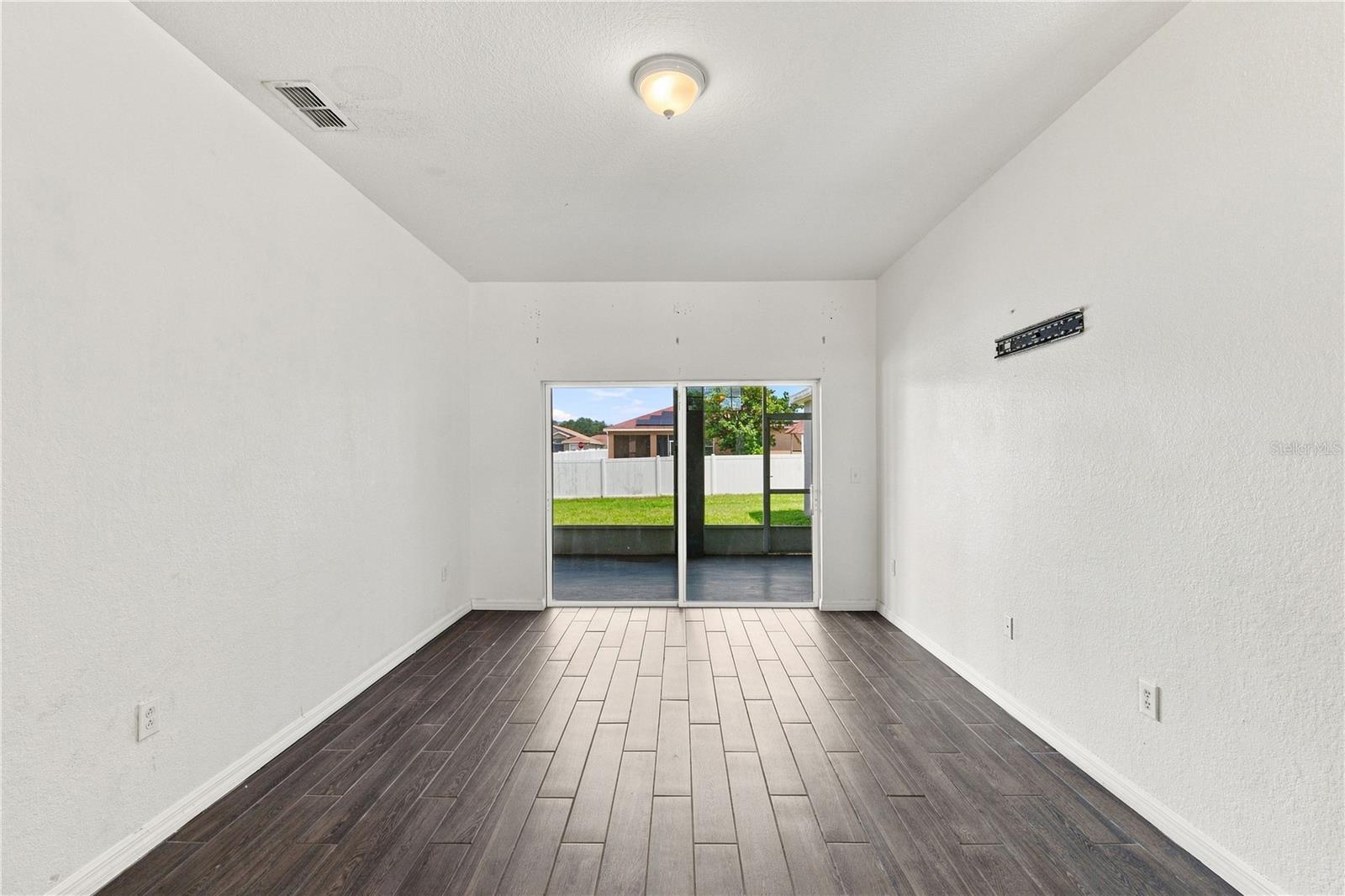 Listing photo 3 for 1615 Merrimack Ct