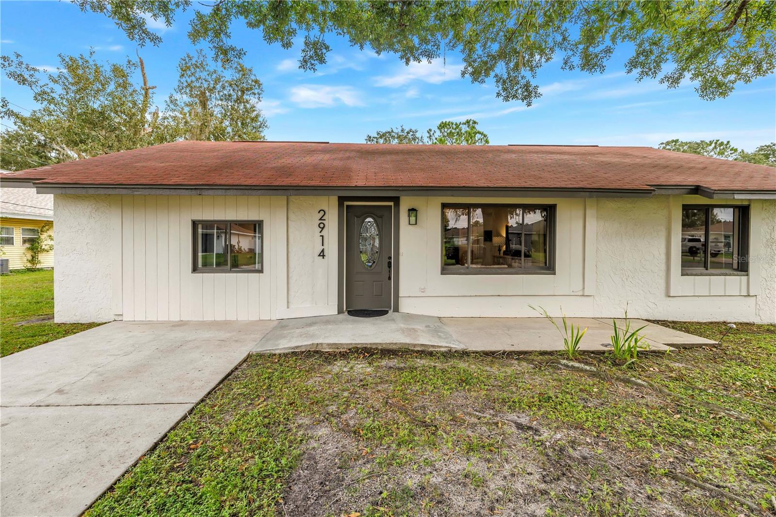 Listing photo for 2914 Delrose Dr N