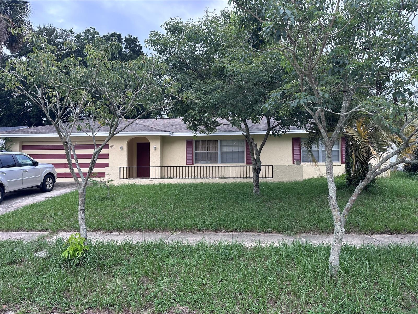 1827 APPLEWOOD COURT