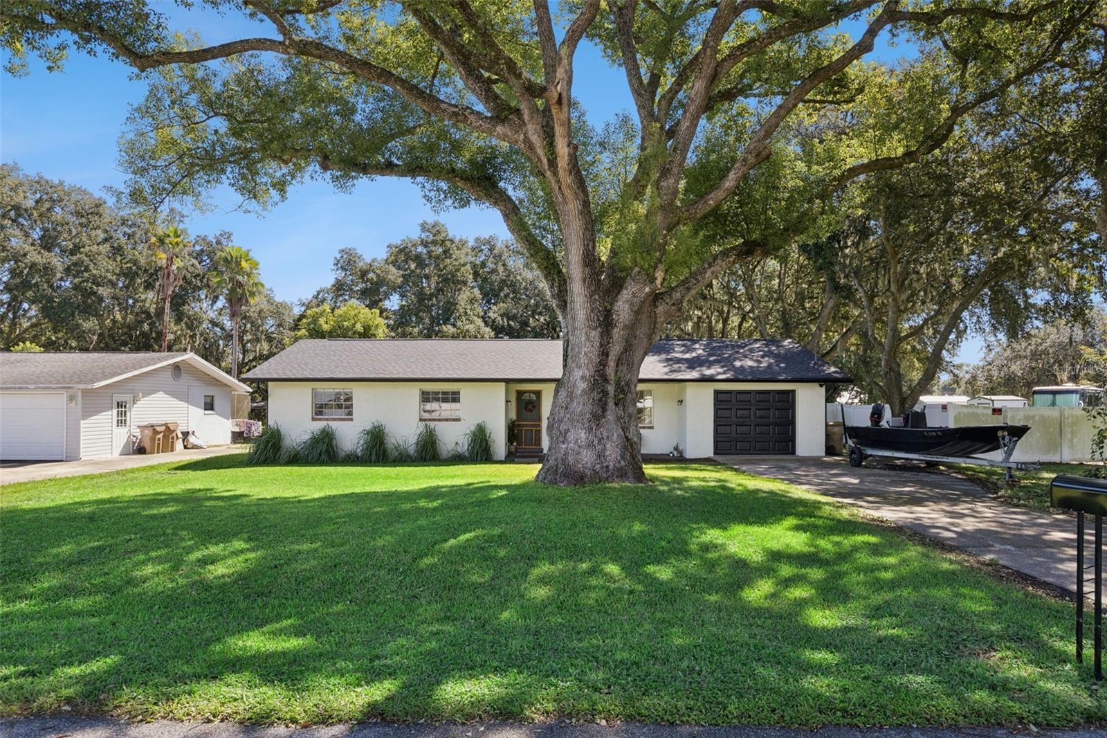 Listing photo 3 for 27544 Lisa Dr