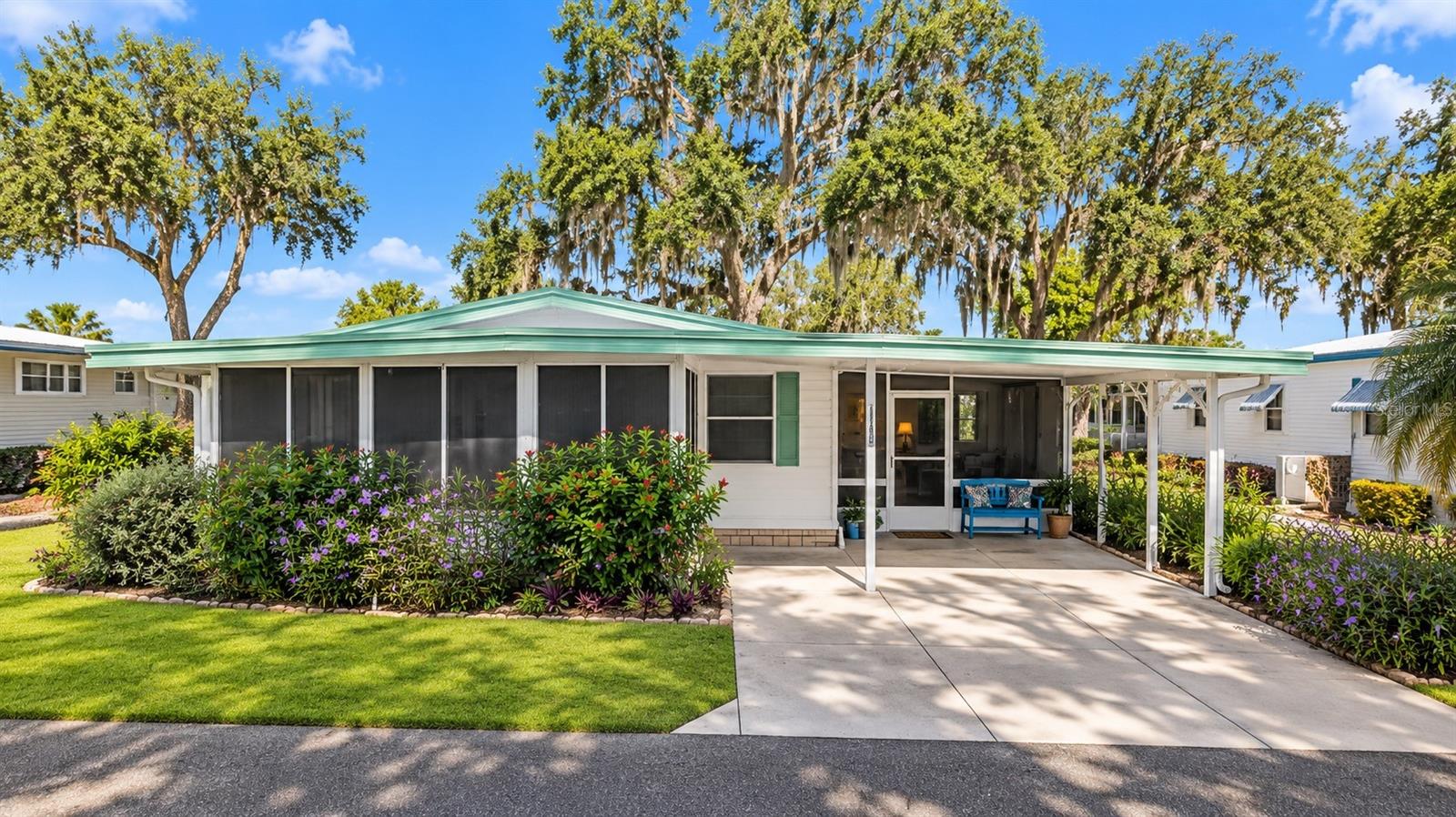 Listing photo 1 for 201 Jacaranda Dr