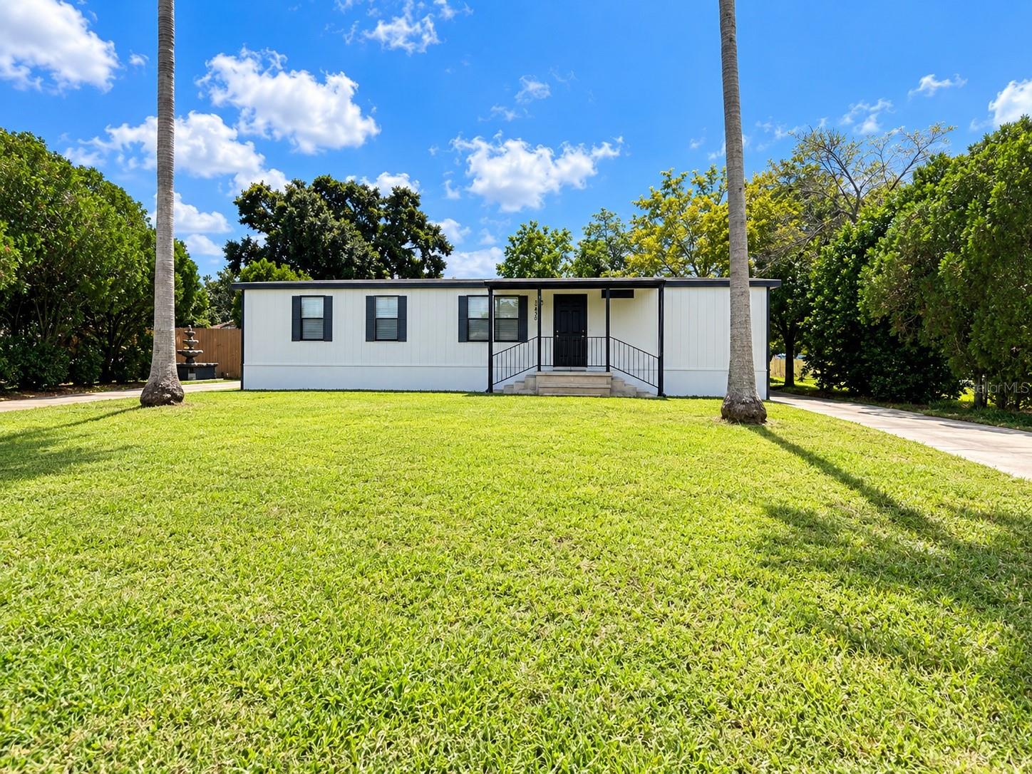 Listing photo 1 for 4808 Rollinglen Loop W