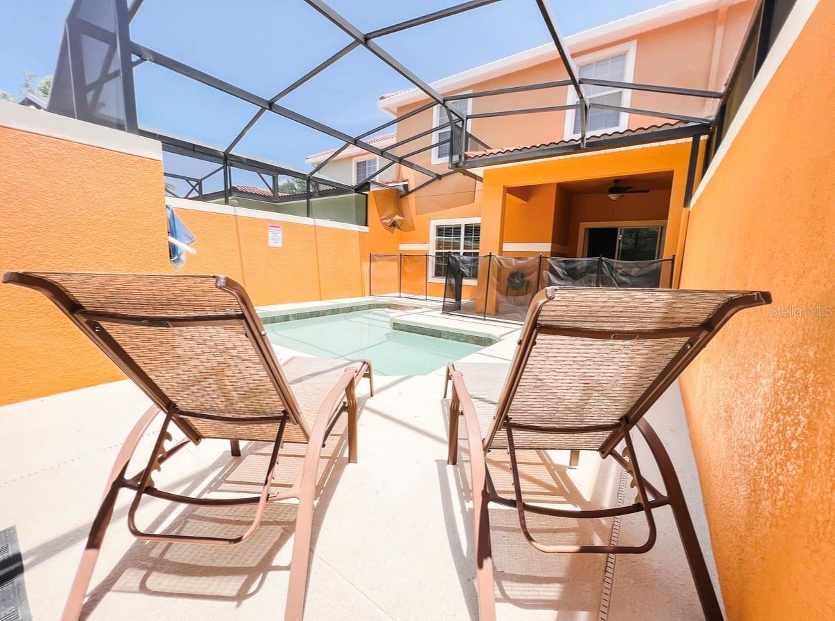 Listing photo 3 for 8974 Sugar Palm Rd
