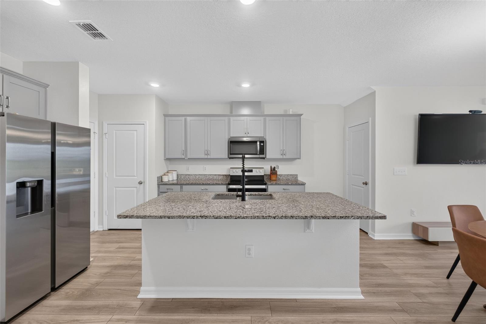 Listing photo 3 for 1405 Mirabella Cir