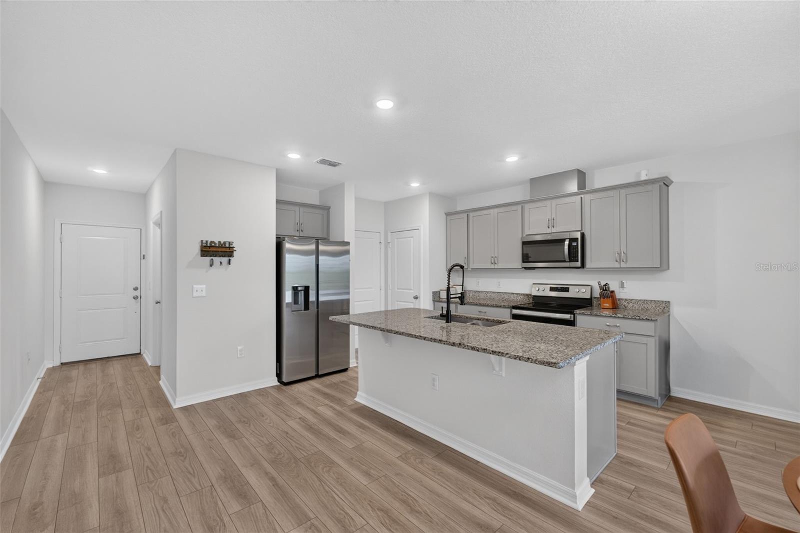 Listing photo 2 for 1405 Mirabella Cir