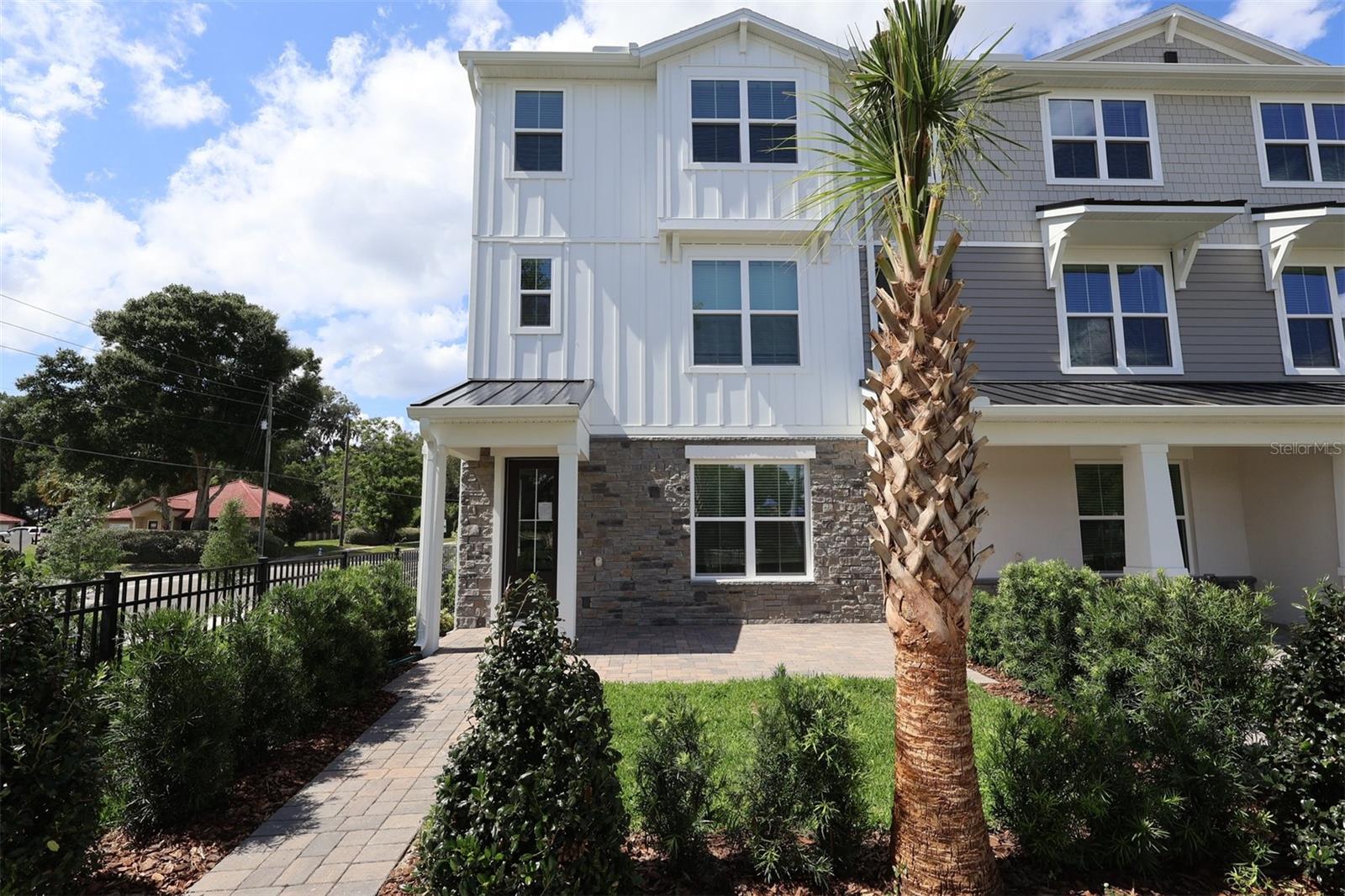 Listing photo 3 for 242 Pasquala Way