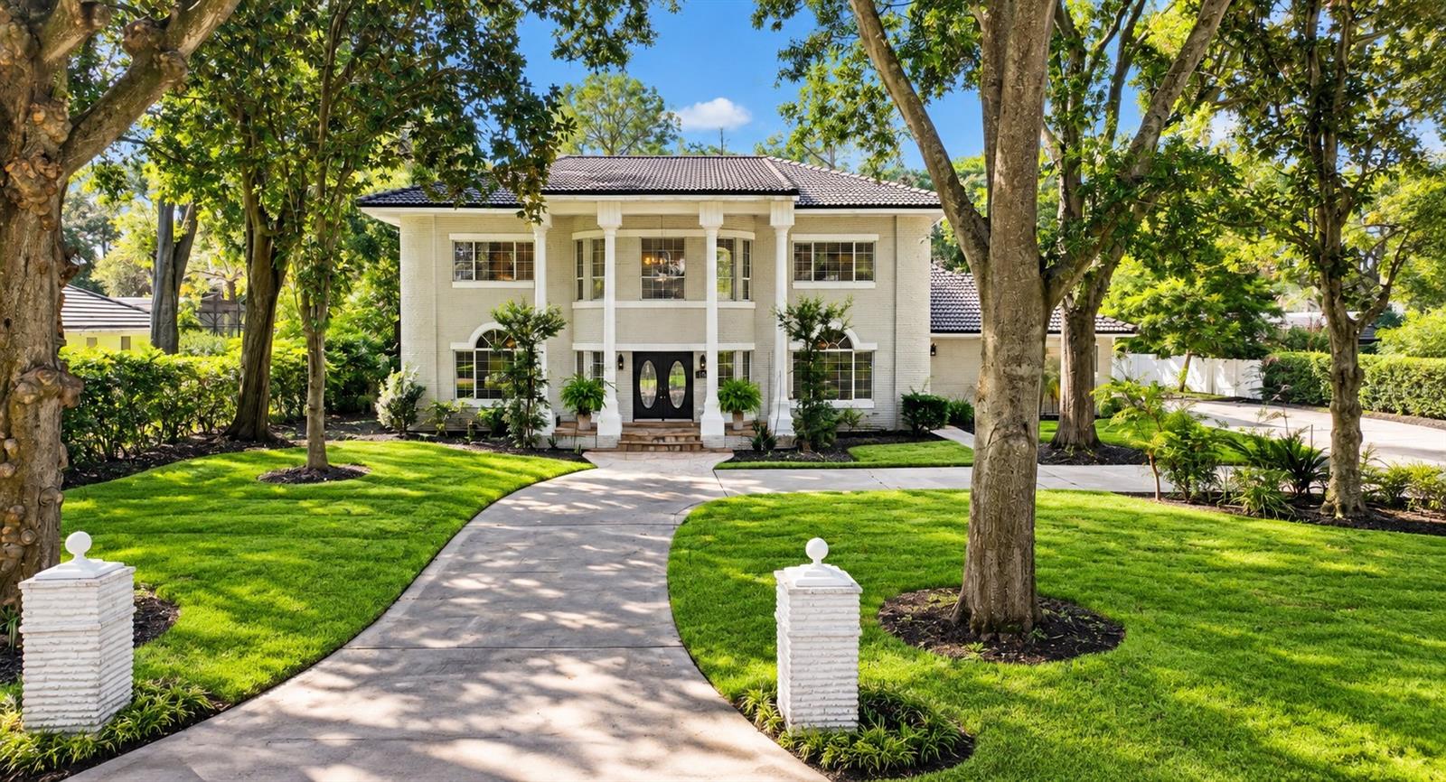 Listing photo 2 for 9102 S Bay Dr