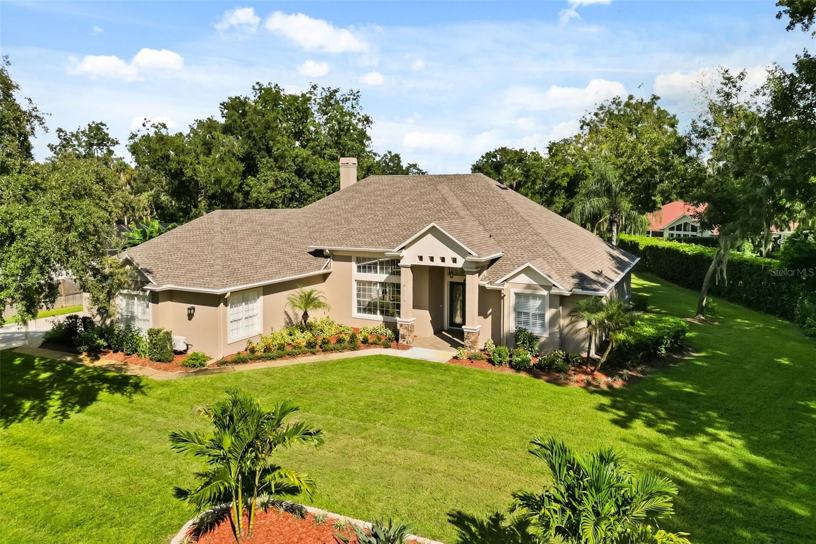 Listing photo 1 for 15828 Chestnut Ln