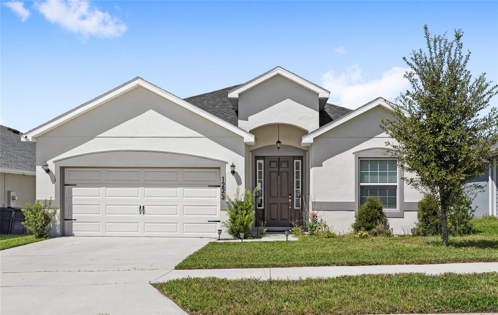 Listing photo 1 for 1223 Mountain Flower Ln