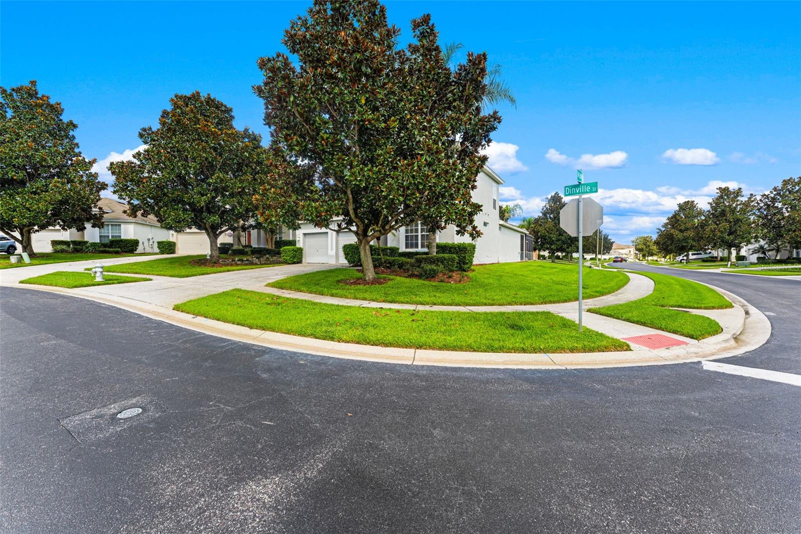 Listing photo 3 for 2648 Dinville St
