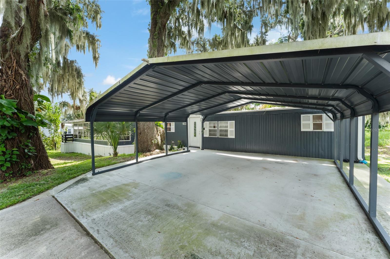 Listing photo 2 for 17336 Palm Dr